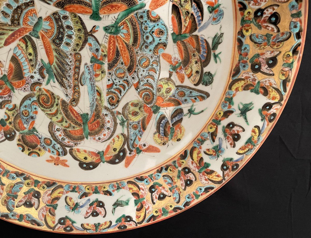 Chine Canton Grand Plat En Porcelaine Aux Papillons Fin XIXème -photo-4