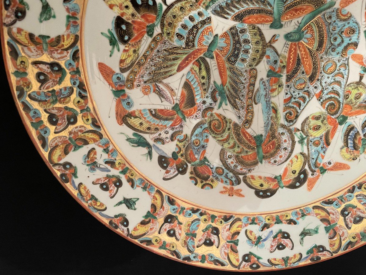 Chine Canton Grand Plat En Porcelaine Aux Papillons Fin XIXème -photo-1