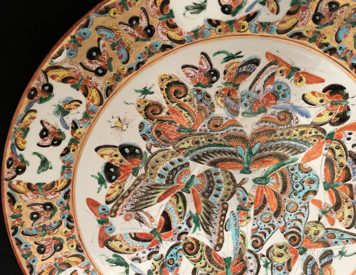 Chine Canton Grand Plat En Porcelaine Aux Papillons Fin XIXème -photo-2