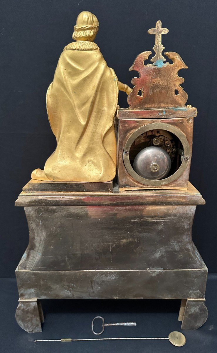 Pendule Bronze Doré Femme Au Bénitier Époque Charles X Baré à Paris Vers 1830-photo-6