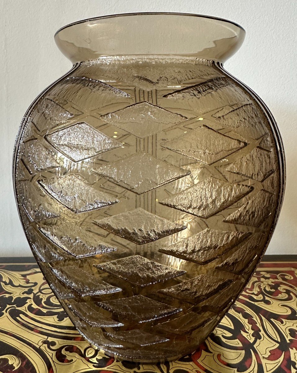 Daum Art Deco Vase In Smoked Crystal With Geometric Decor.-photo-3