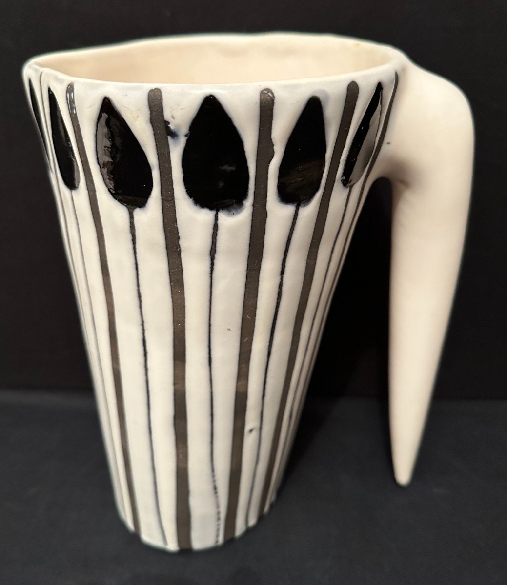 Pitcher N 27 Decorated With Black Spears By Roger Capron In Vallauris 1953