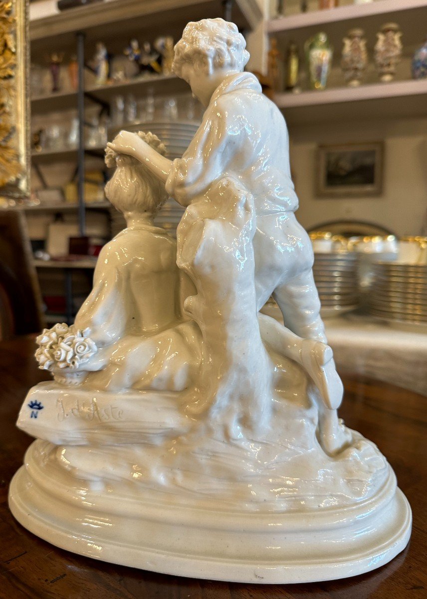 Capodimonte Groupe Porcelaine La Couronne d'Amour Par Joseph d'Asté Début XXème-photo-3