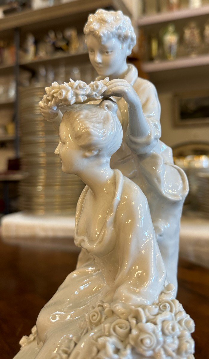 Capodimonte Groupe Porcelaine La Couronne d'Amour Par Joseph d'Asté Début XXème-photo-4