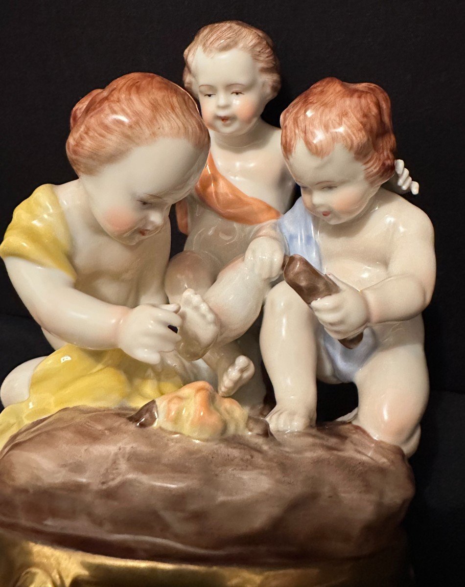 Capodimonte Porcelain Group Of Children Symbolizing Winter Early 20th Century-photo-3