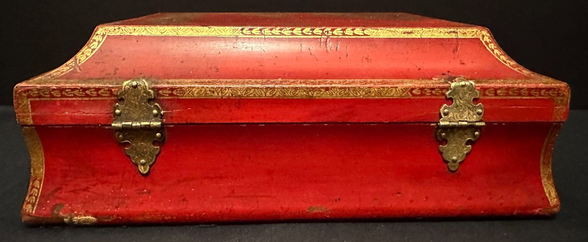 Martin Gold Varnish Wig Box On Red Background Louis XV Period 18th Century-photo-2