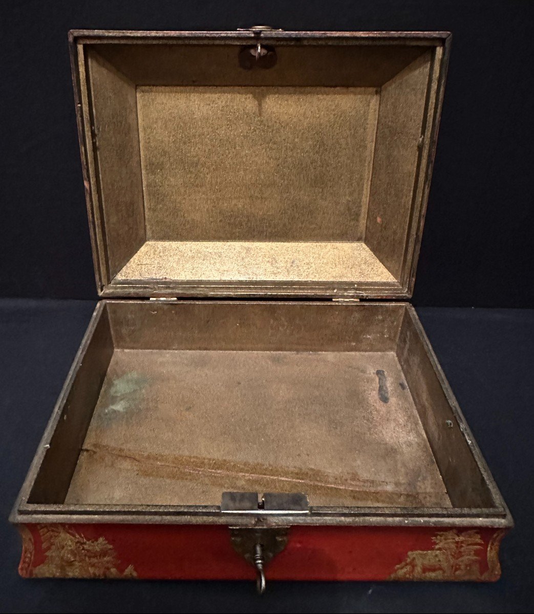 Martin Gold Varnish Wig Box On Red Background Louis XV Period 18th Century-photo-6