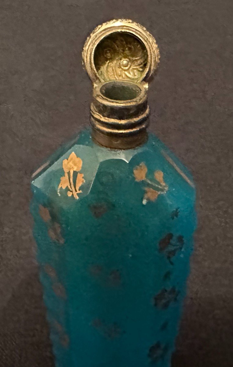 Blue Opaline Salt Bottle Cut Enhanced With Gilding Mounted In Silver Vermeil Circa 1840-photo-3