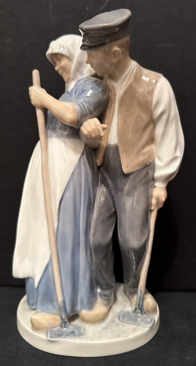 Royal Copenhagen Porcelain Peasant Couple By Christian Thomsen (1860-1921) Denmark-photo-3