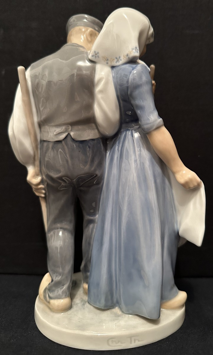 Royal Copenhagen Porcelain Peasant Couple By Christian Thomsen (1860-1921) Denmark-photo-1