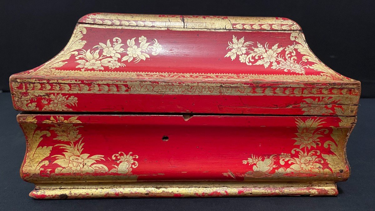 Wig Box With Martin Gold Varnish On Red Background Louis XV Period XVIIIth-photo-3