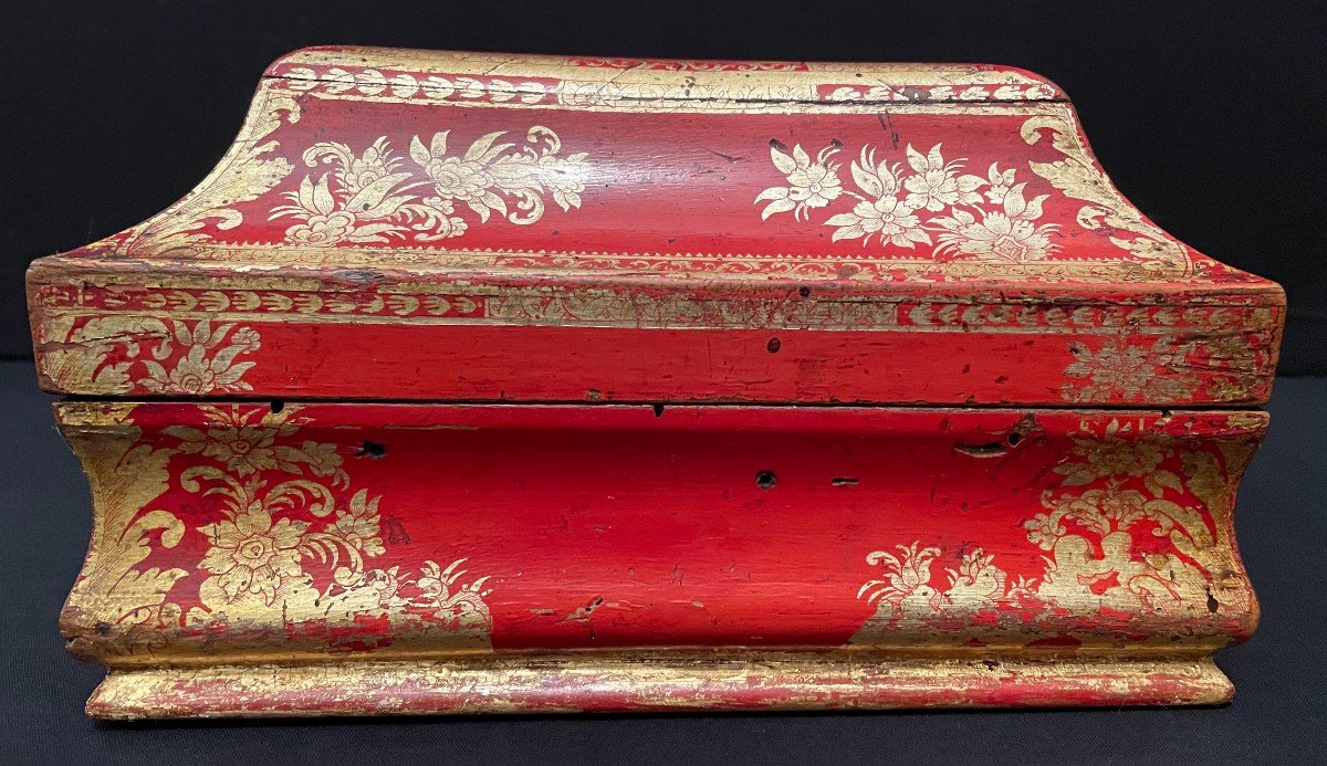 Wig Box With Martin Gold Varnish On Red Background Louis XV Period XVIIIth-photo-1