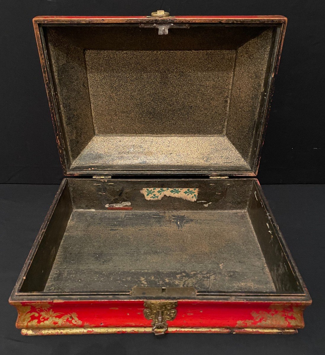 Wig Box With Martin Gold Varnish On Red Background Louis XV Period XVIIIth-photo-2