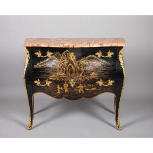 Chest Of Drawers In Black And Gold Lacquered Wood 