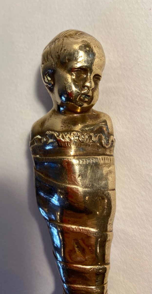 XIXth  Bronze Seal With Engraved Initials. Swaddled Baby.-photo-1