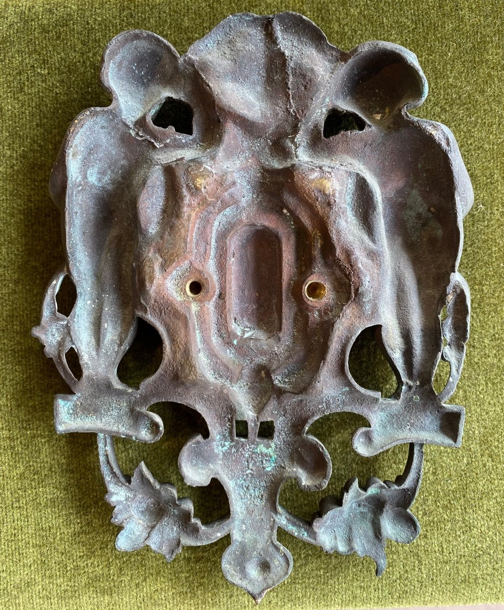 19th Decorative Bronze In The Shape Of A Crest Or Shield. Putti And Flower Garlands.-photo-1