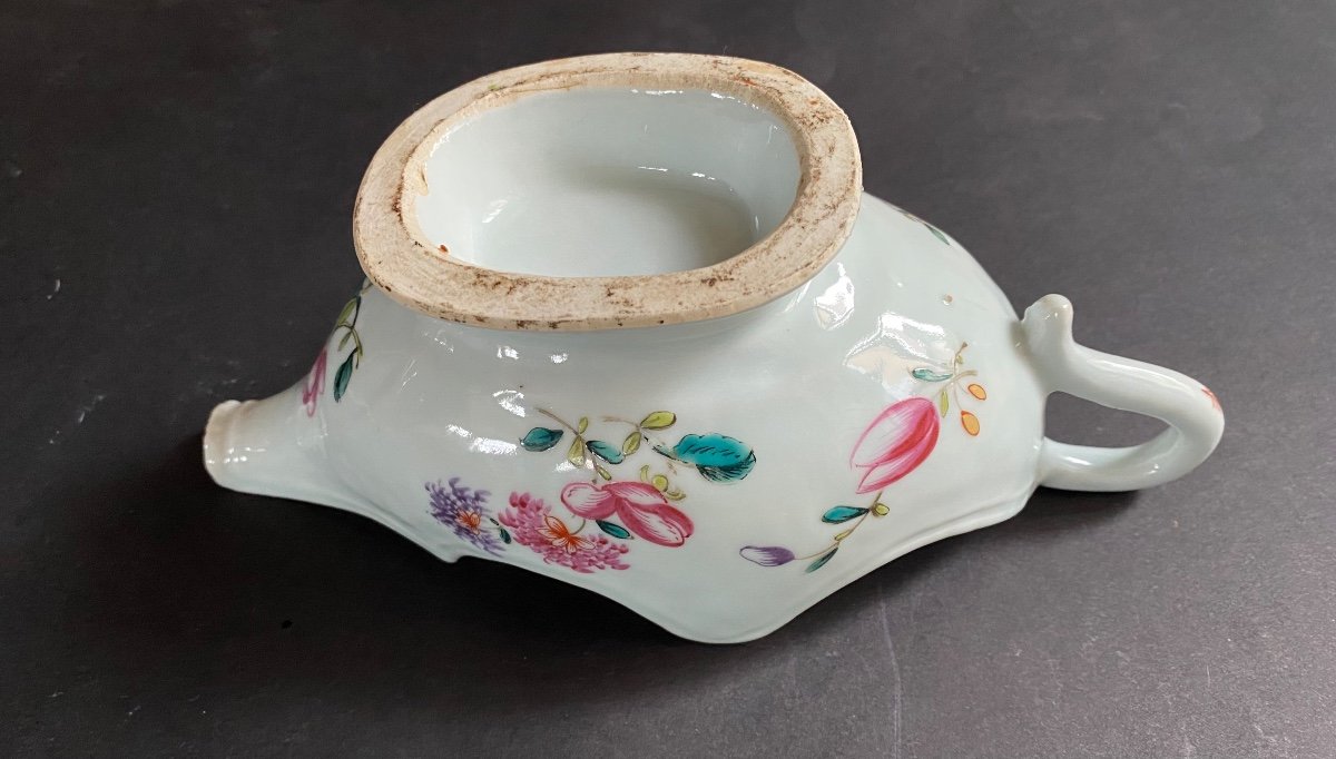  18th Century Porcelain Gravy Boat. India Company. Floral Decor.-photo-2