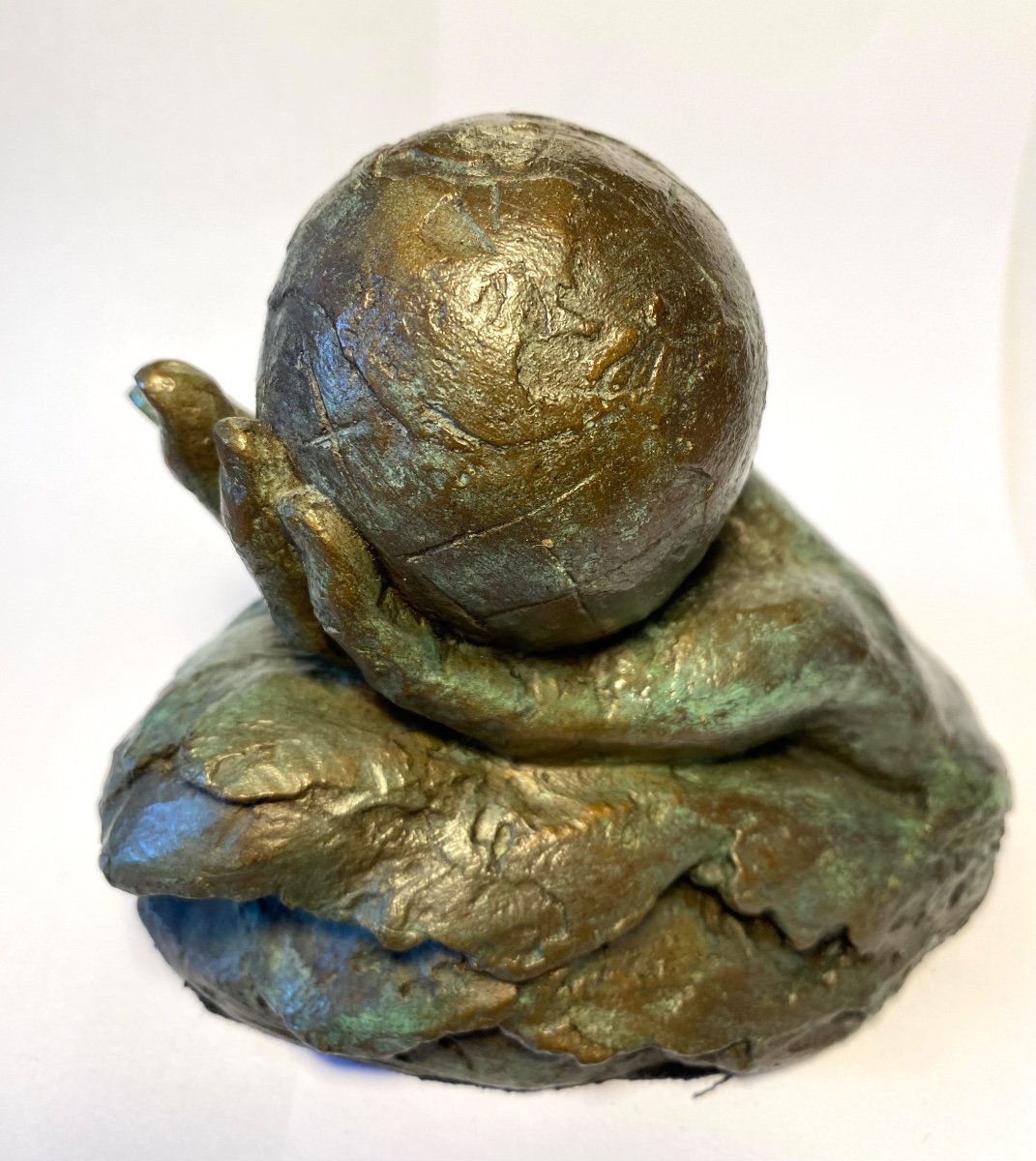 Mara Dominioni. Sculpture En Bronze. Presse-papier. Main  Portant Un Globe Terrestre. -photo-2