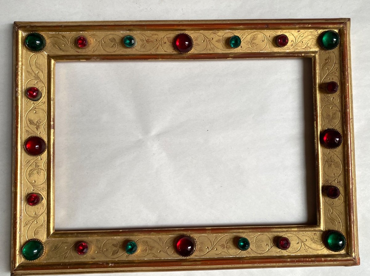 Gilded Wooden Frame. 19th Century. Engraved Decor And Glass Paste Cabochons-photo-2