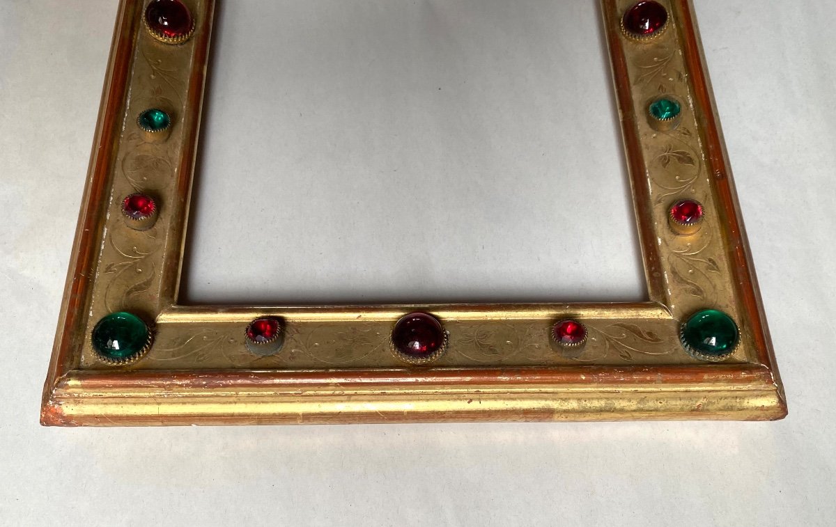 Gilded Wooden Frame. 19th Century. Engraved Decor And Glass Paste Cabochons-photo-3