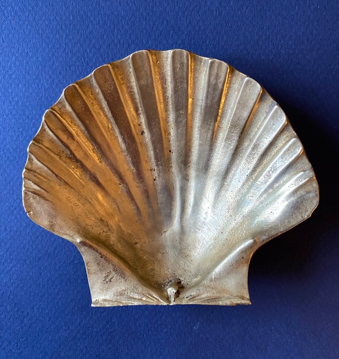 20th Century Bronze Pocket Emptier. Scallop Shell. -photo-2