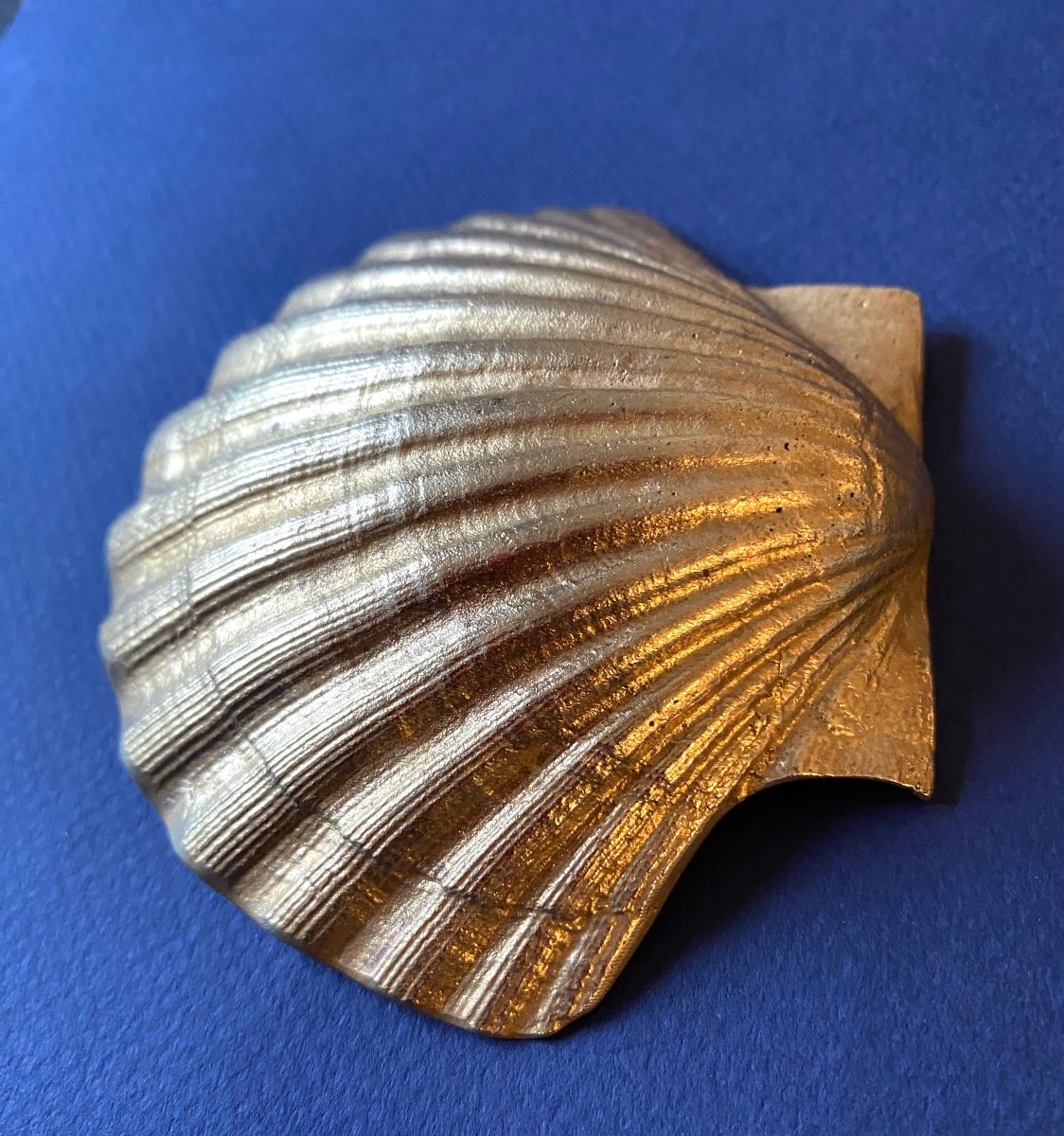 20th Century Bronze Pocket Emptier. Scallop Shell. -photo-3