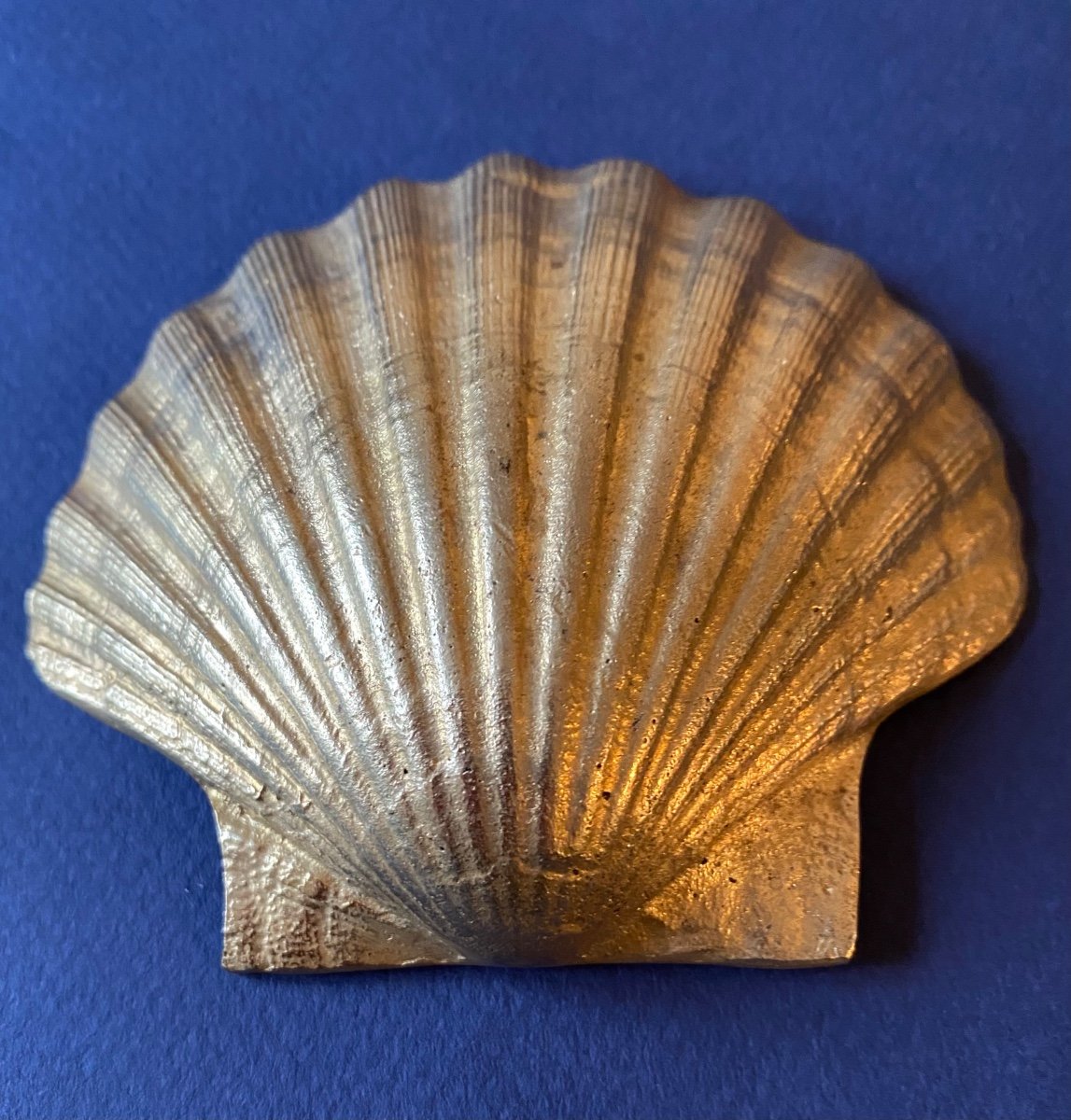 20th Century Bronze Pocket Emptier. Scallop Shell. -photo-4