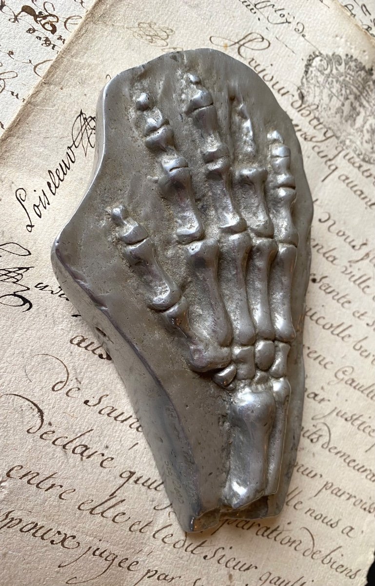  Aram. Skeleton Of A Hand. Cast Aluminum Paperweight. 20th Century. Curiosity. -photo-2