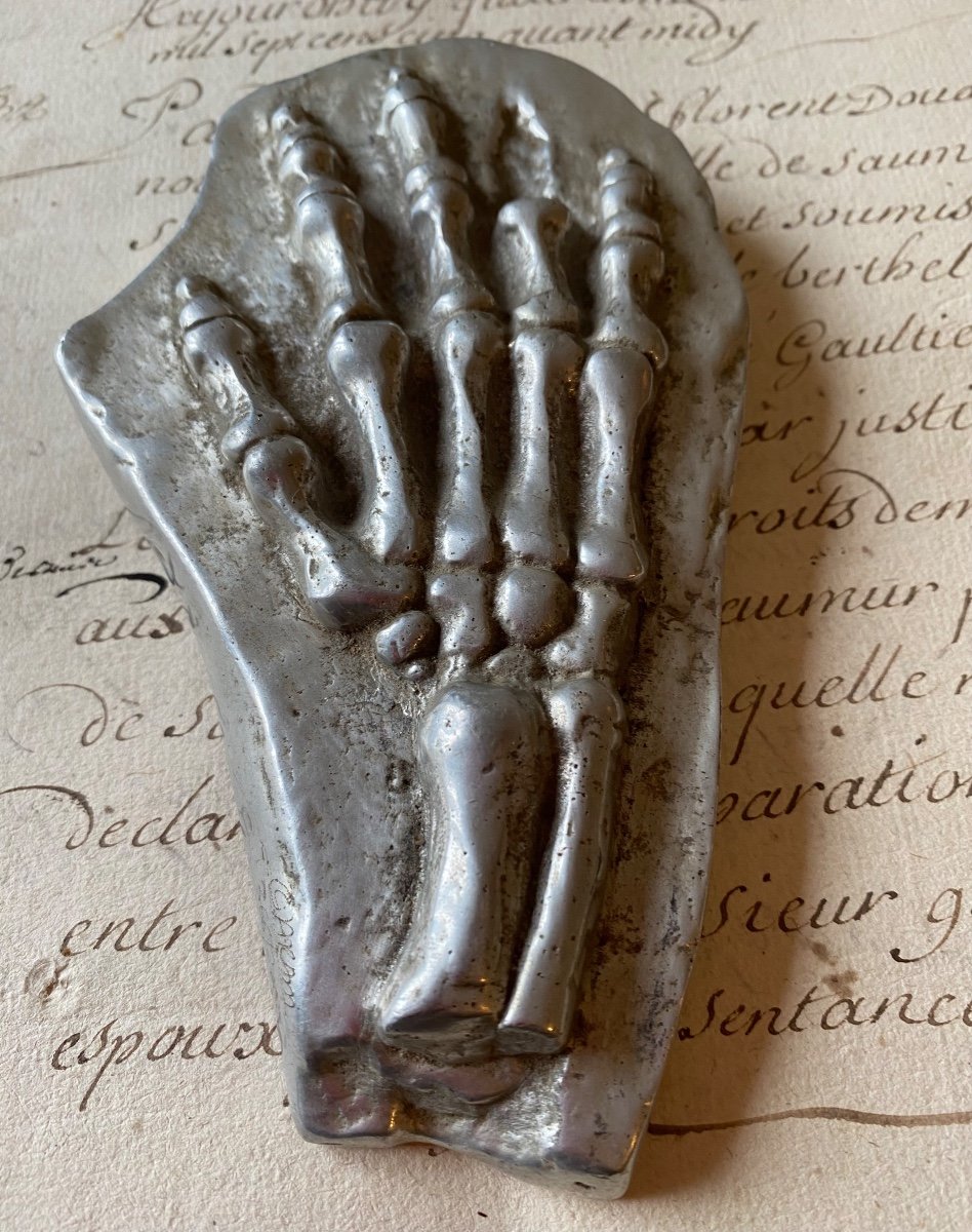  Aram. Skeleton Of A Hand. Cast Aluminum Paperweight. 20th Century. Curiosity. -photo-1