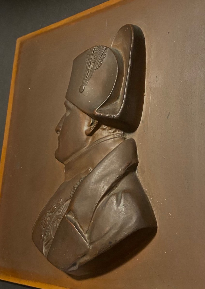 Plaque En Fonte à Patine Brune . XIXème. Profil En Bas-relief De L’empereur Napoléon 1er.-photo-1