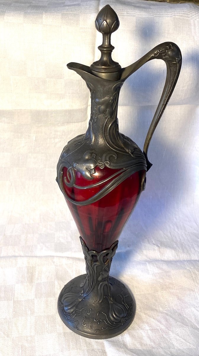 Aiguière Art Nouveau. Verre Rouge Et Garniture En étain. 