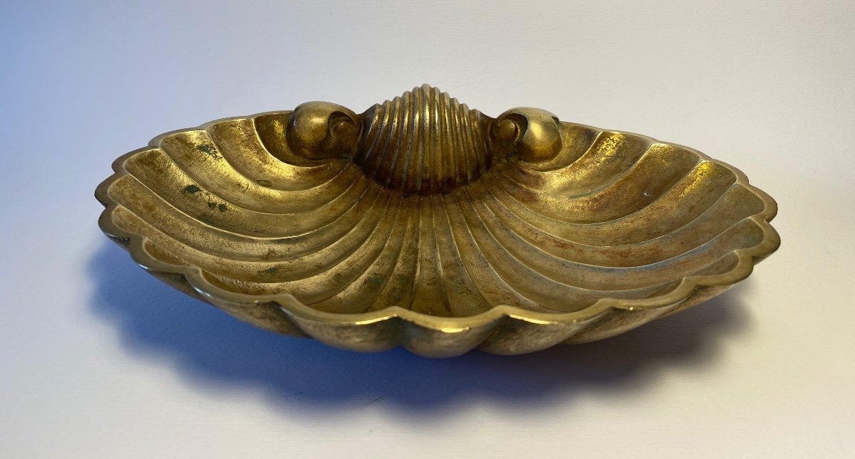 Large Bronze Cup. Mid 20th Century. Shell. -photo-2