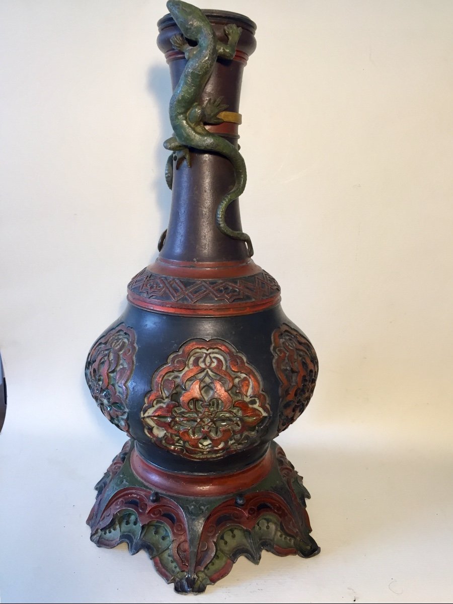 Vase- Pied de Lampe XIXème. Décor Orientaliste.  Lézards. Métal Polychrome.