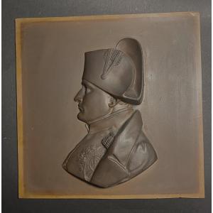 Cast Iron Plaque With Brown Patina. 19th . Bas-relief Profile Of Emperor Napoleon 1st. 