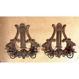 Paire D’appliques Bougeoirs En Fonte De Fer Patinée  XXème. Lyres et feuilles de laurier. 