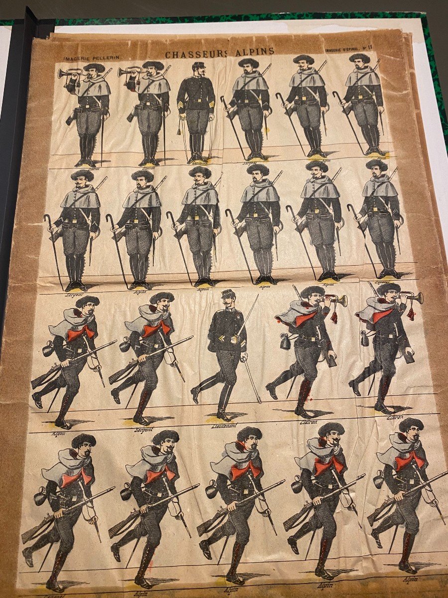 18 Images d'Epinal De Militaires Dans Un Classeur à Dessins  (ma Réf: 426 §)