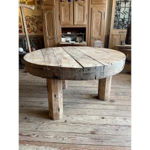 Imposing Round Oak Table 