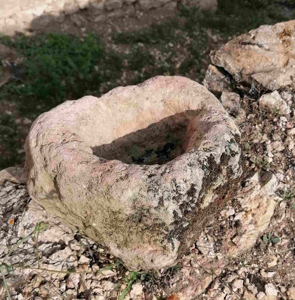 Proantic: Bénitier Haute époque En Pierre Provenant D'un Prieuré D