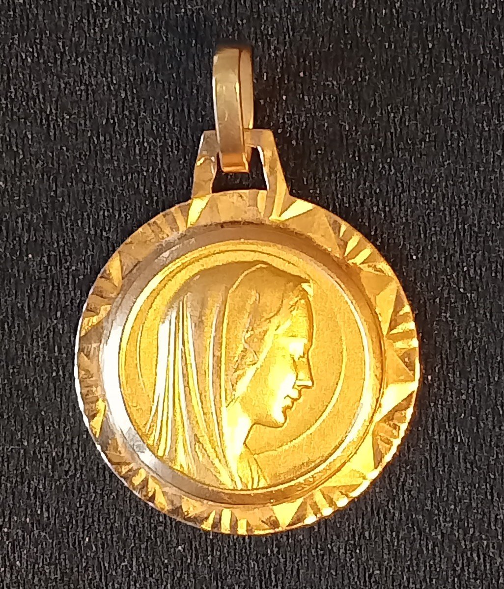 Art Deco Period Virgin Mary Medal In 18kt Gold, Eagle's Head Hallmark