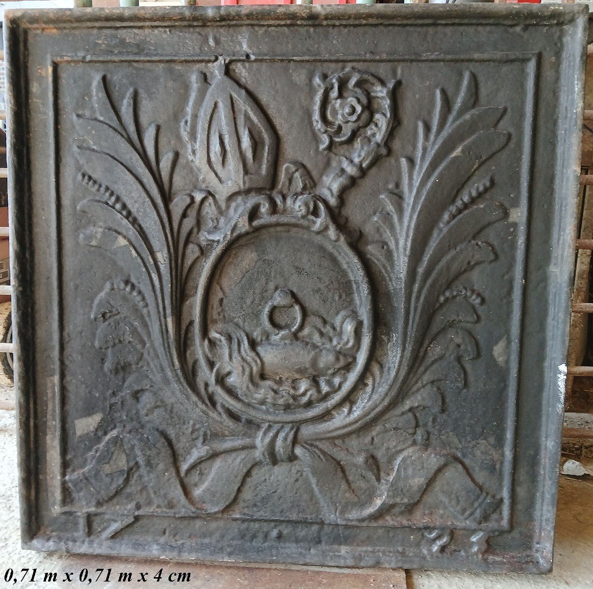 Plaque de cheminée en fonte de l’abbaye d’Orval (Belgique) datée 1725. Parfait état.-photo-4