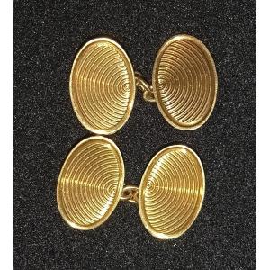 Boutons de manchettes Art déco en or jaune 18kt. Poinçon tête d’aigle.