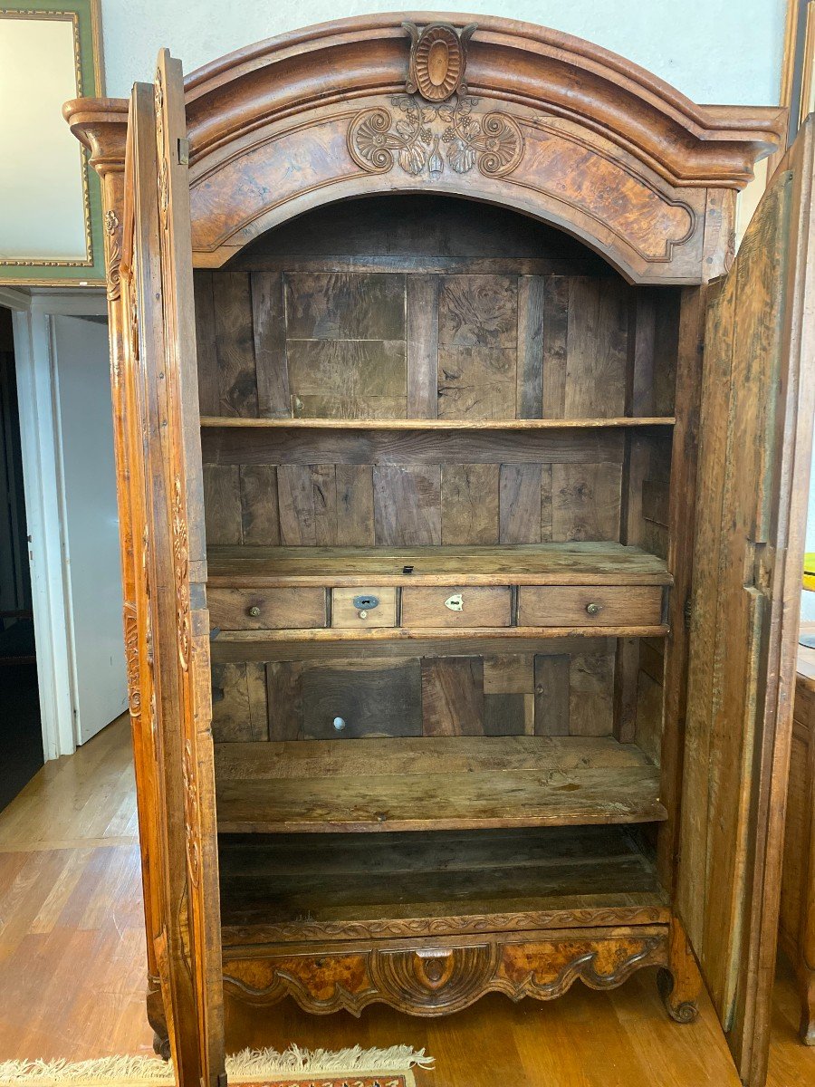 Bressane Wardrobe In Walnut And Burl Ash, Arched Cornice.-photo-2