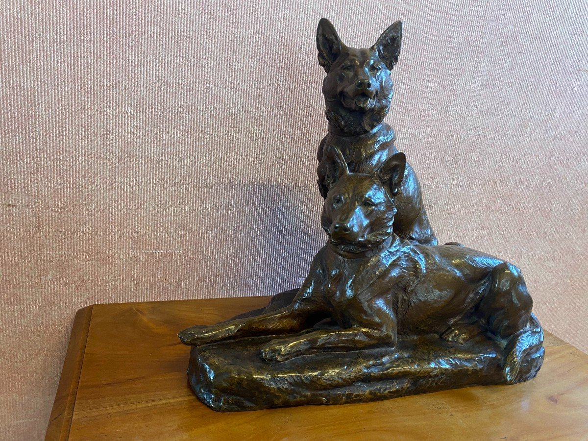 Bronze Représentant  Deux Chiens Bergers, signé L.Riché.