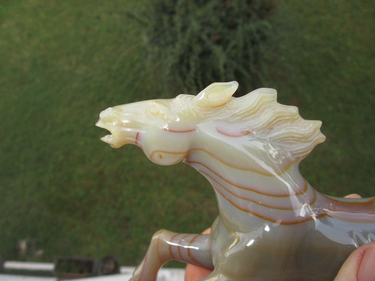 China, Very Beautiful Hard Stone Horse Mid 20th Century, Natural Agate, Sculpture In Perfect Condition.