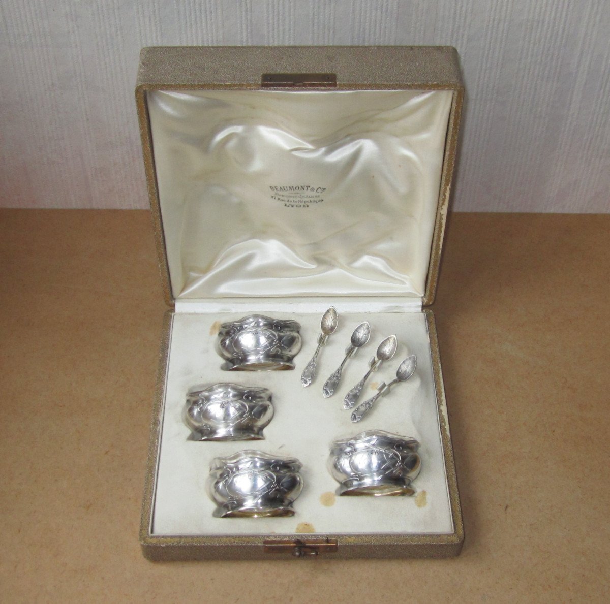 Emile Puiforcat, Beautiful Box Of 4 Salt Cellars And Their Spoons In Solid Art Nouveau Silver.