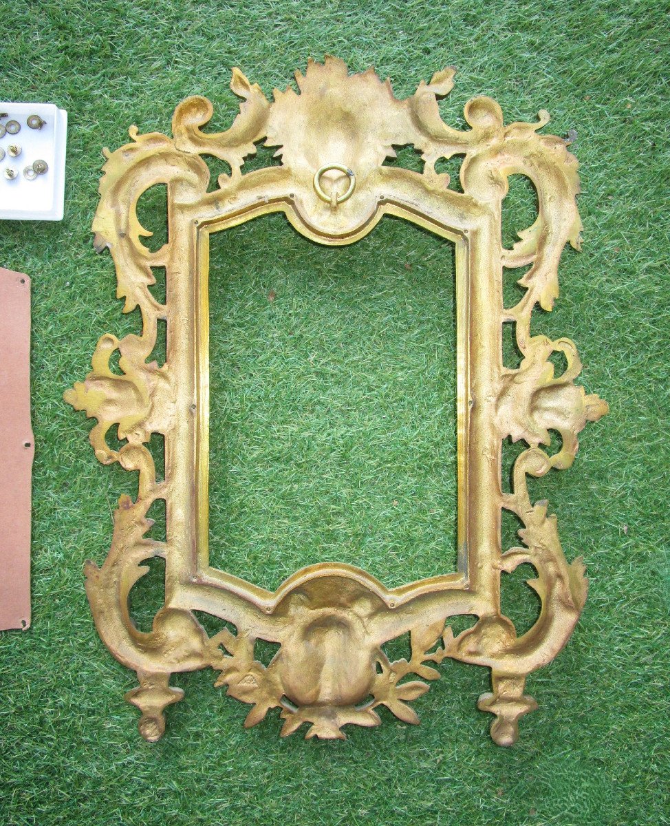 Très Beau Cadre à Suspendre En Bronze Doré Pour Miroir, Tête d'Apollon Et Tête De Faune, 47 cm.-photo-4