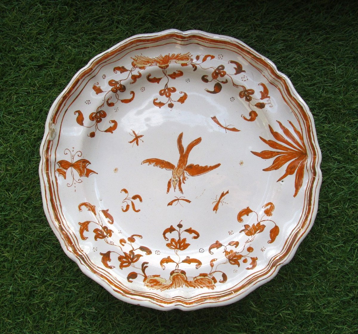 Moustiers, Very Beautiful 18th Century Yellow Earthenware Plate In Very Good Condition 25.2 Cm