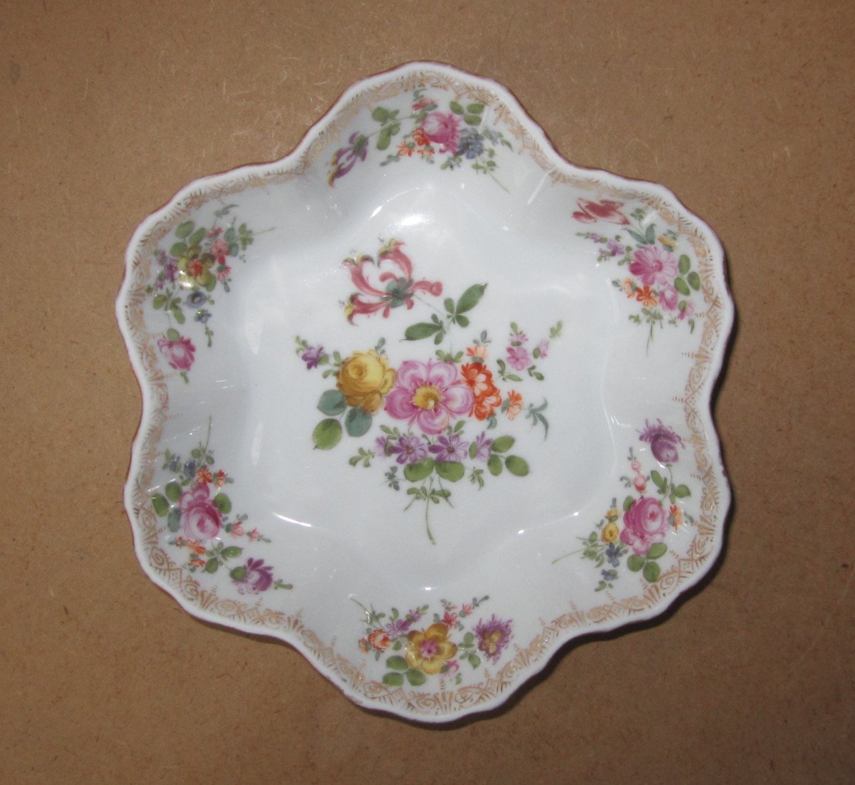 Belle Coupe Vide-poches En Porcelaine allemande XIXe Kaestner Saxonia Ou Carl Tielsch Saxe ?