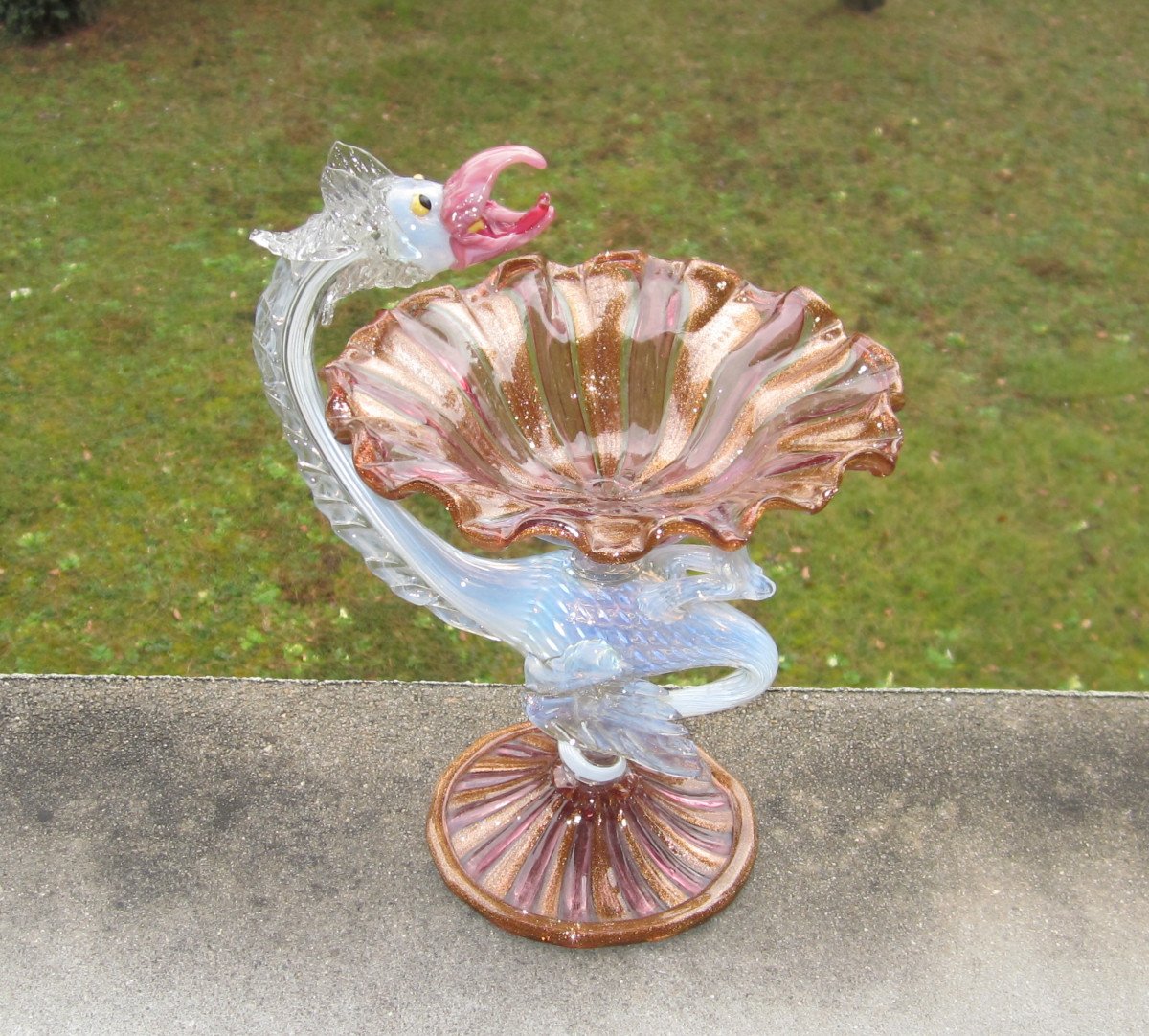 Murano, Belle Coupe Vide-poche au Dragon En Verre coloré Et Paillettes d'Or Attribué à Salviati