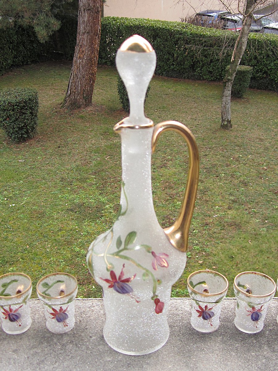 A Carafe And 12 Small Granite Liqueur Glasses Painted And Enhanced With Fine Gold Fuchsia Decor.-photo-3